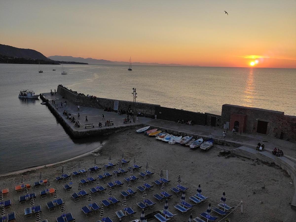 Casa Vacanze Tramonto Alla Marina Apartment Cefalu Exterior photo