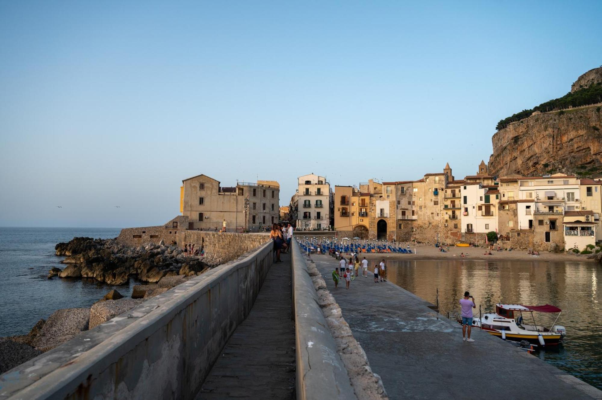 Casa Vacanze Tramonto Alla Marina Cefalu Exterior photo