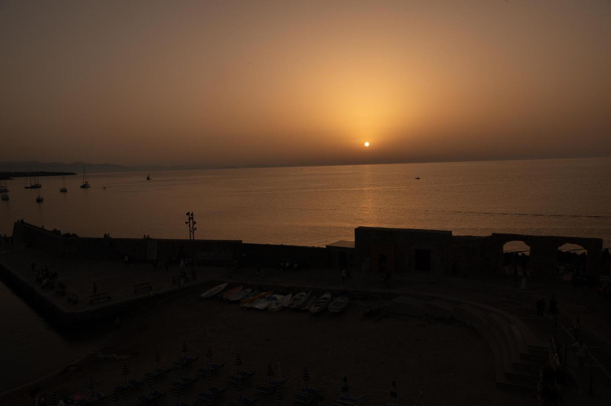 Casa Vacanze Tramonto Alla Marina Cefalu Exterior photo