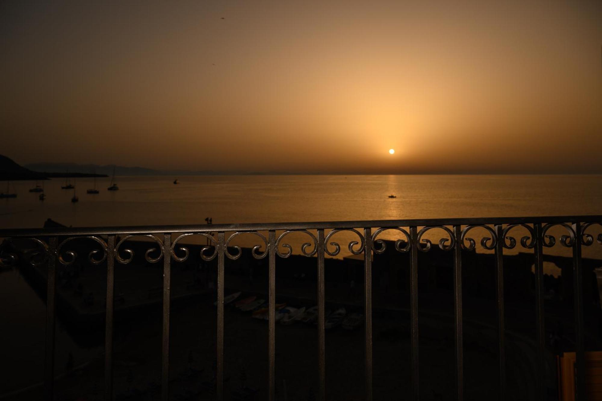 Casa Vacanze Tramonto Alla Marina Cefalu Exterior photo
