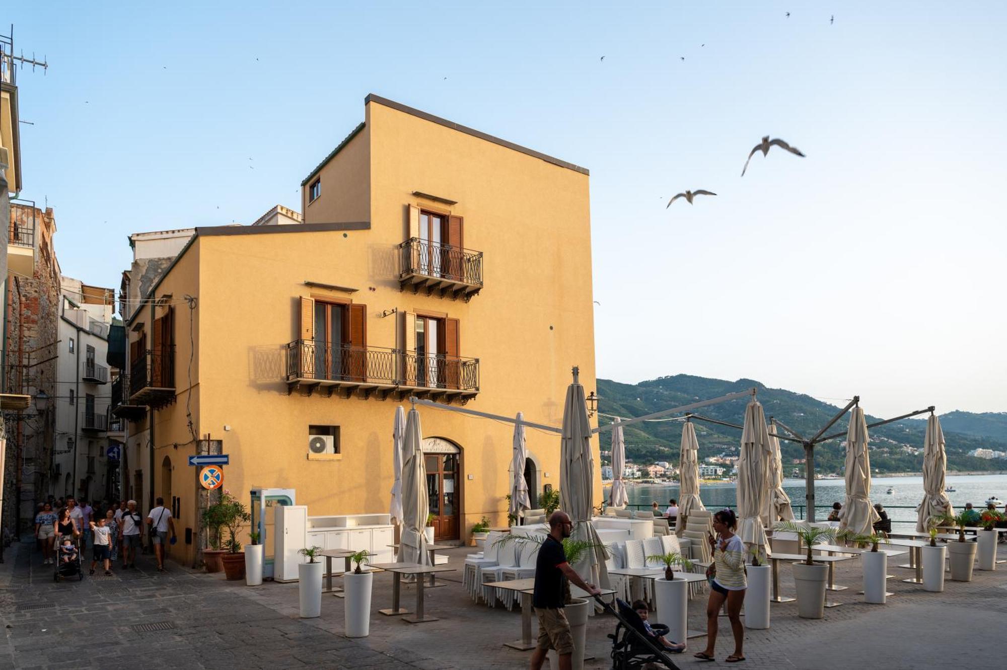 Casa Vacanze Tramonto Alla Marina Apartment Cefalu Exterior photo