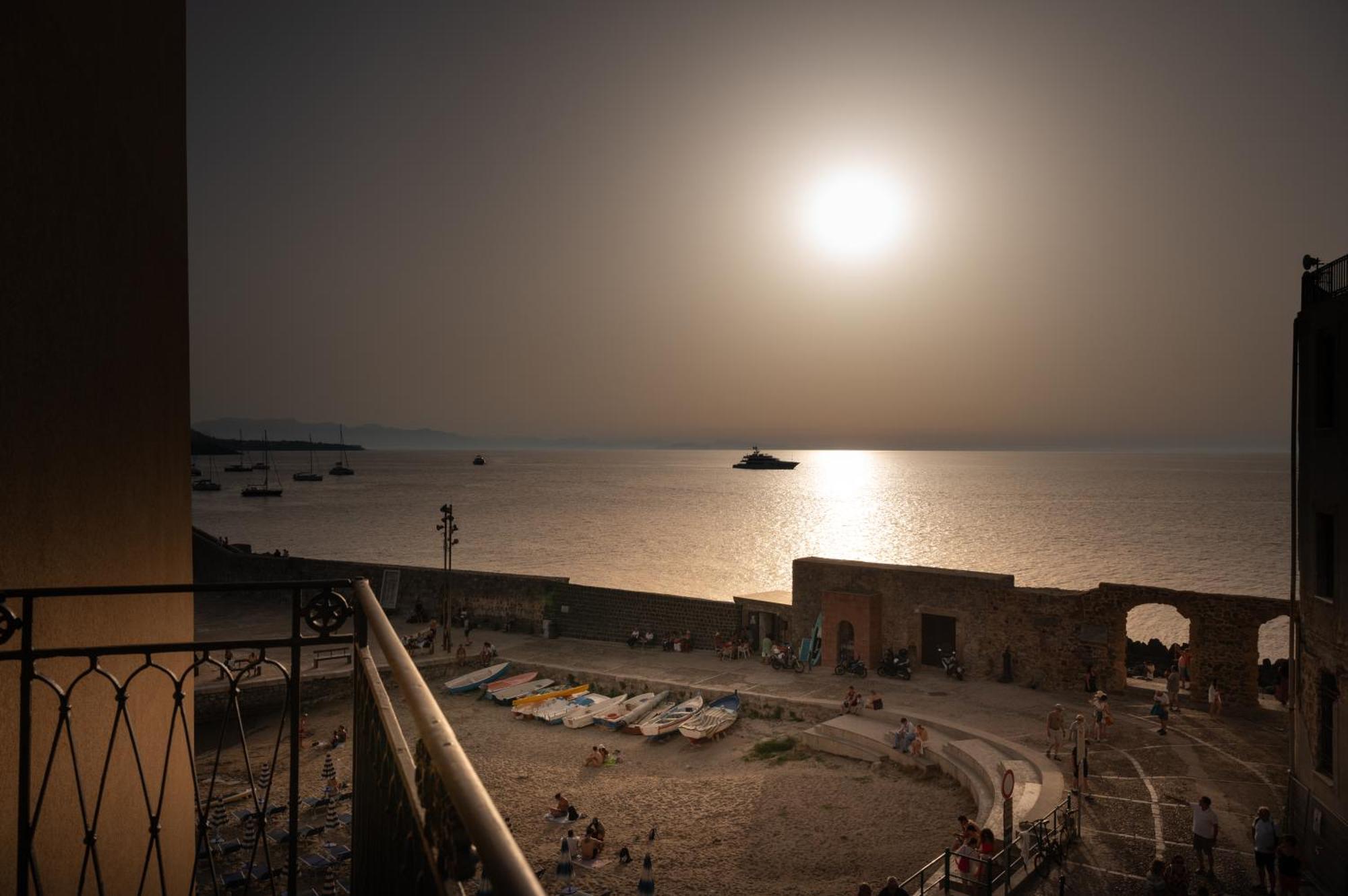 Casa Vacanze Tramonto Alla Marina Apartment Cefalu Exterior photo