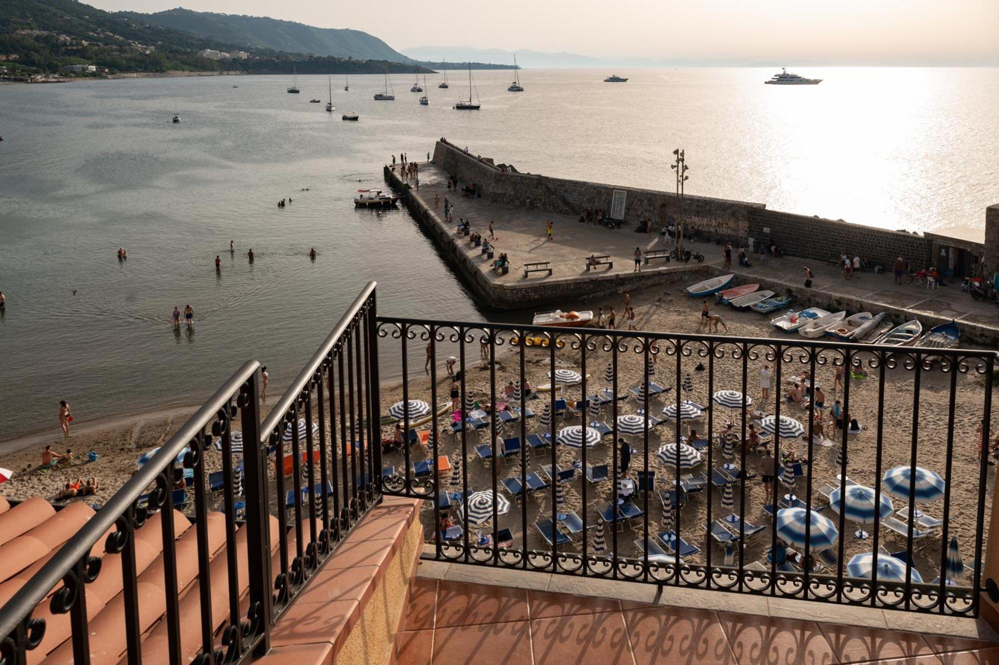 Casa Vacanze Tramonto Alla Marina Cefalu Exterior photo