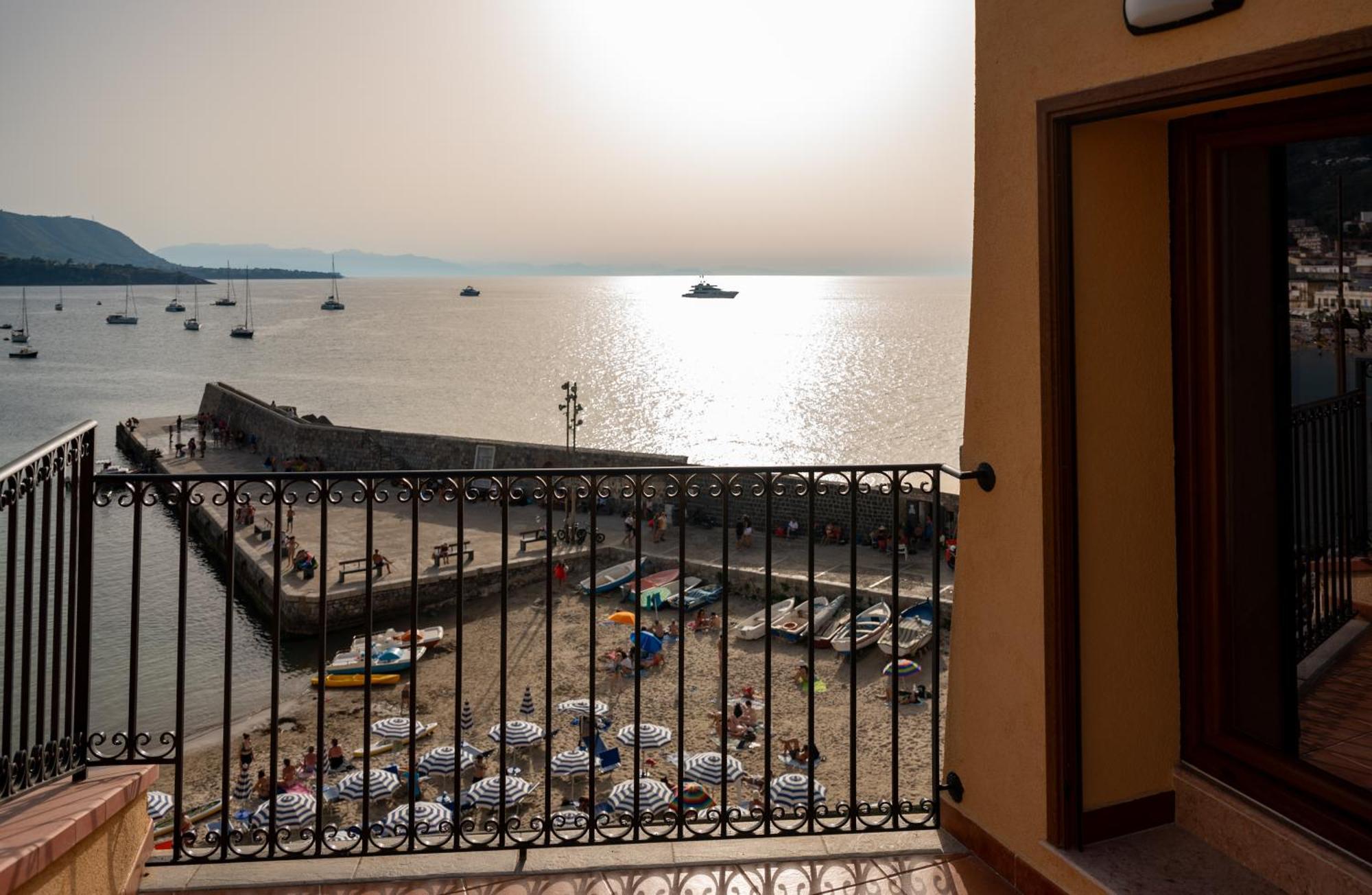 Casa Vacanze Tramonto Alla Marina Cefalu Exterior photo